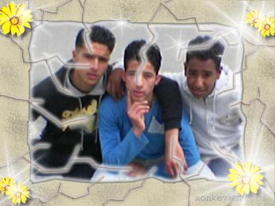 je ss pas qoi dire par que cette photo exprime bc de sentiment  pour les moment qui passe l'année derniére avec mes amie de mon classe de llyccé de el mander al jamile de salé
